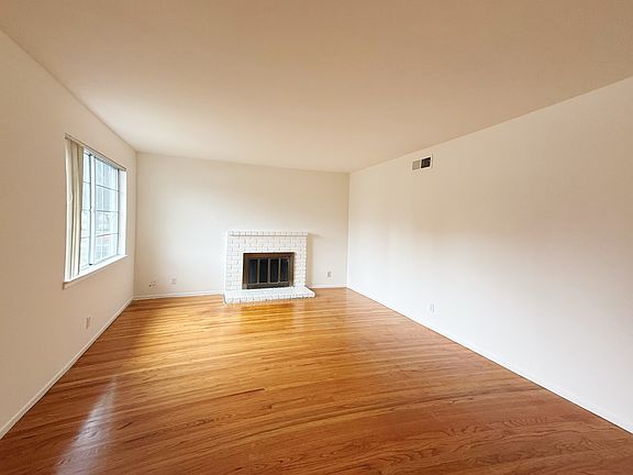 4th image of 7708 Carriage Cir