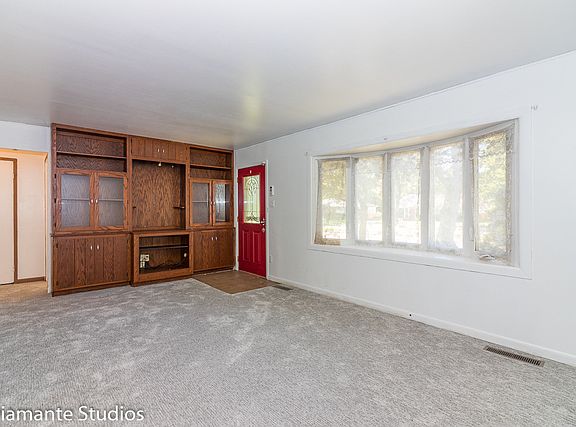 2nd image of 411 Indianwood Blvd