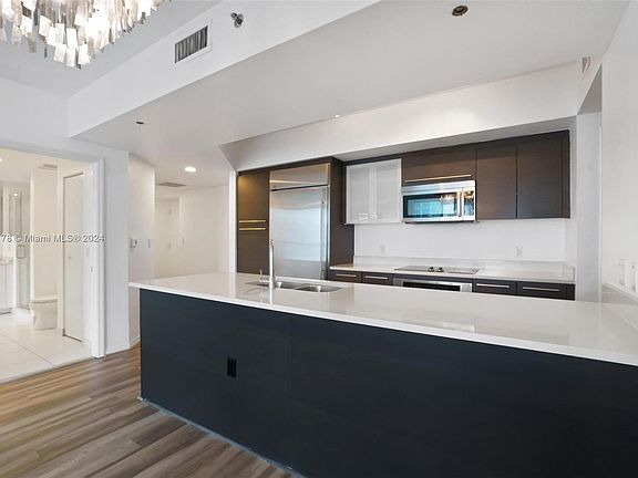 4th image of 55 SE 6th St #2