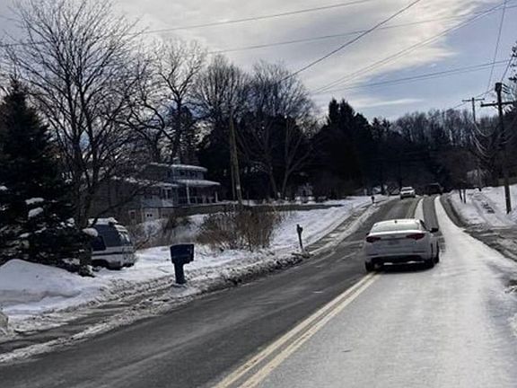 Exterior Neighborhood (street photo)