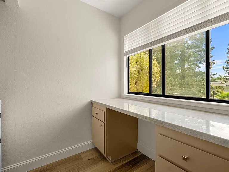 5607 Walnut Ave #9 — Photo 31