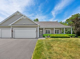 901 Woodridge Trl, Cary, IL 60050