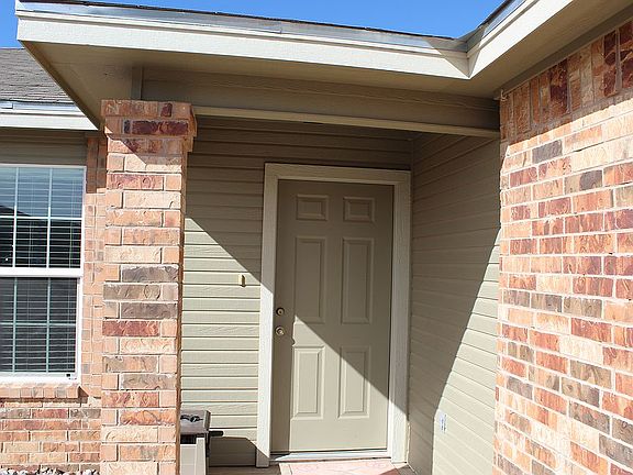 2nd image of 1219 Elmo Ln