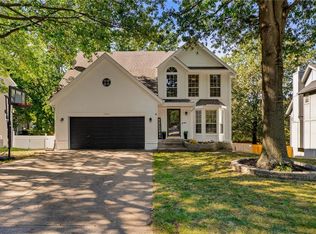 1065 E Charlotte Town Rd, Olathe, KS 66061