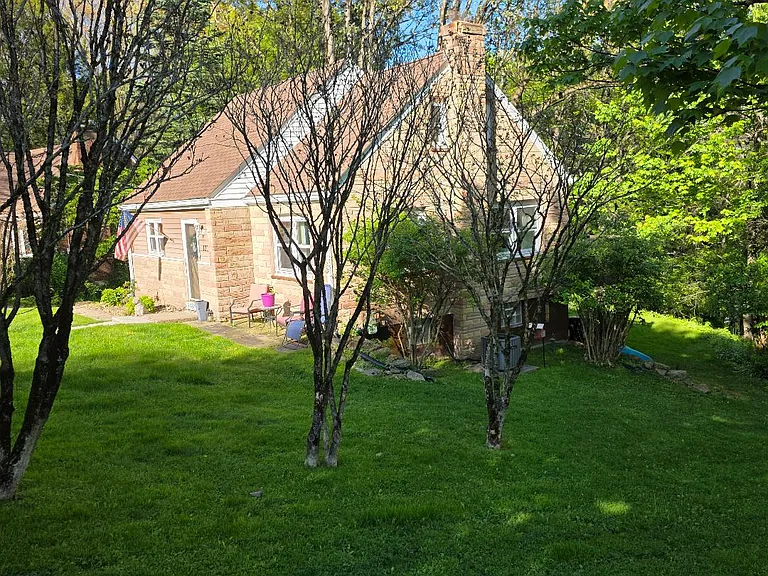 121 Ridge Ave — Photo 2
