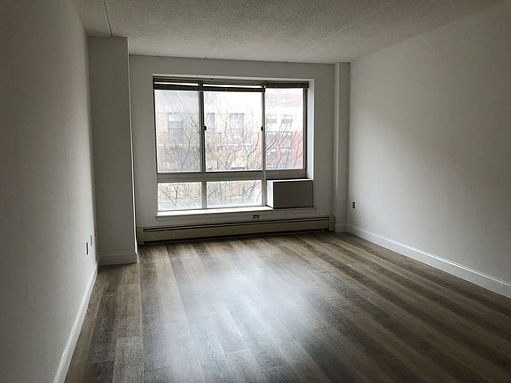 4th image of 304 W 117th St APT 4G