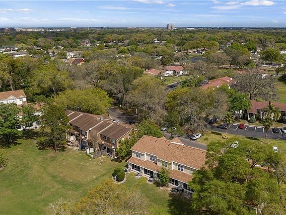 5th image of 6986 Woodlake Dr