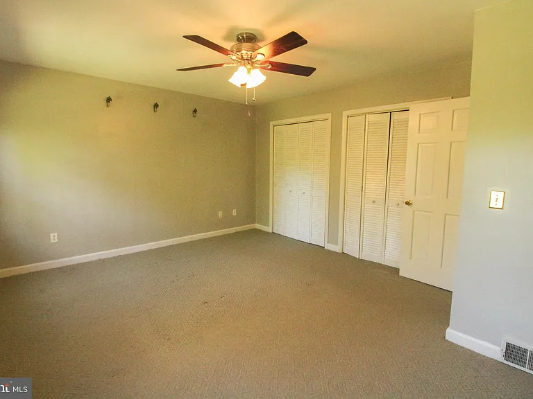 11 Hickory Ln — Photo 36