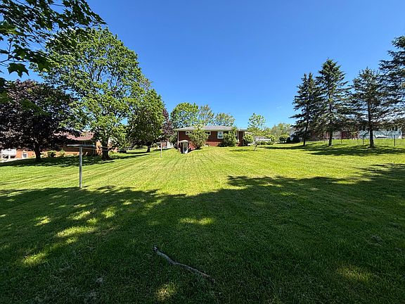 3rd image of 142 Teaberry Rd