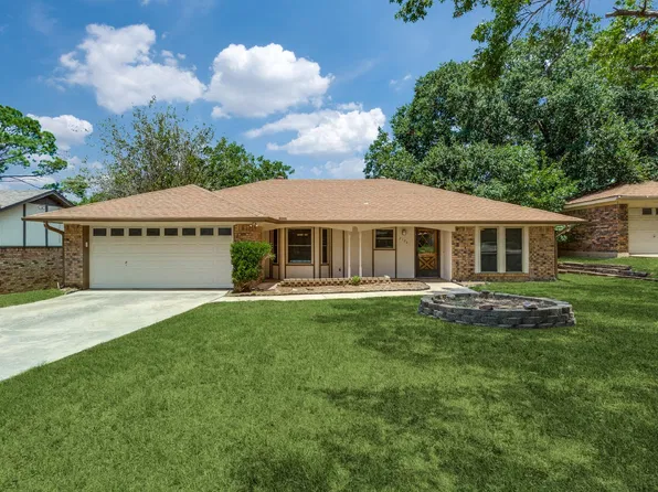 2126 Pecos Dr, Grapevine, TX 76051