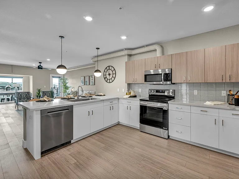 2-Bed 2-Bath - Kitchen