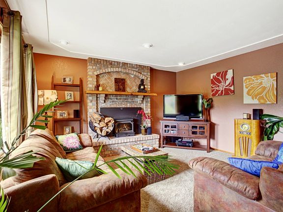 4th image of 7904 Manzanita Dr NW