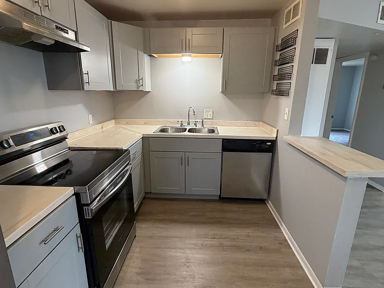 3335 Benton St #4 — Photo 10