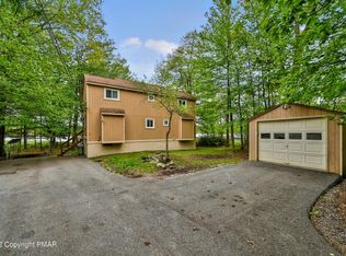 5261 Holiday Dr, Pocono Summit, PA