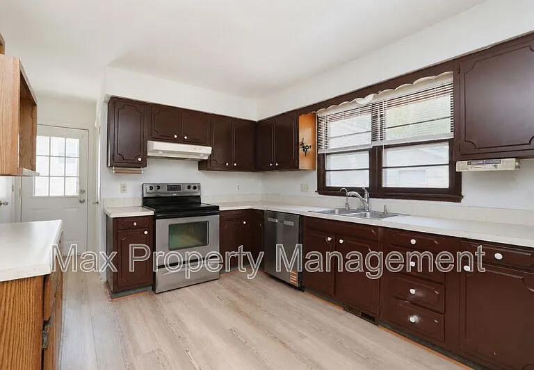 4413 63rd St — Photo 8