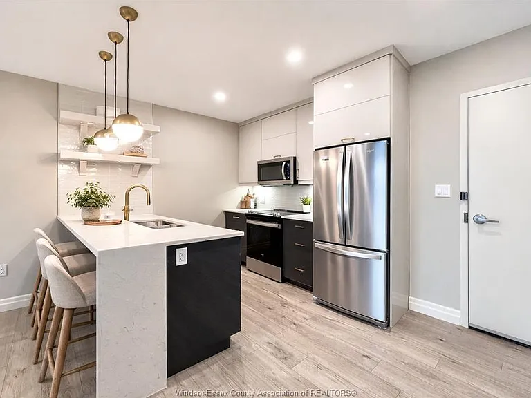 531 Pelissier St #405 — Photo 5