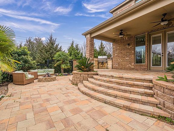 3rd image of 100 Townlake Dr