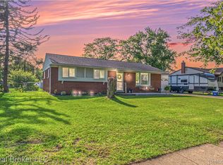 5945 Strathdon Way, Waterford, MI 48327