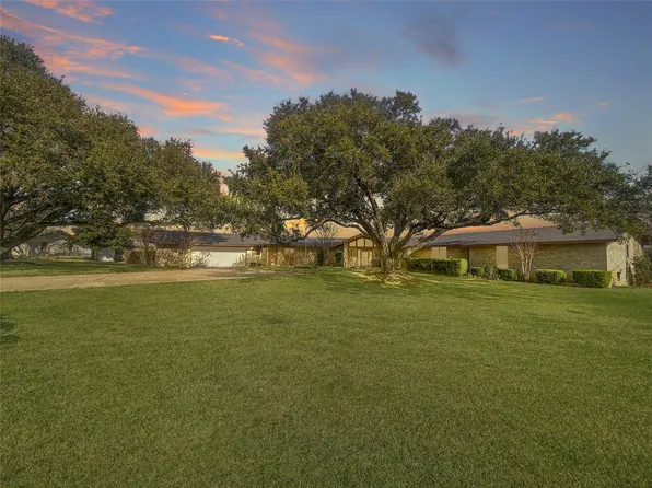 903 N Hoover Ave, Cameron, TX 76520