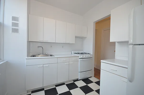 Rented by Avian Village Realty | media 18