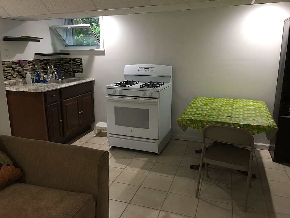 Kitchen/dining area.