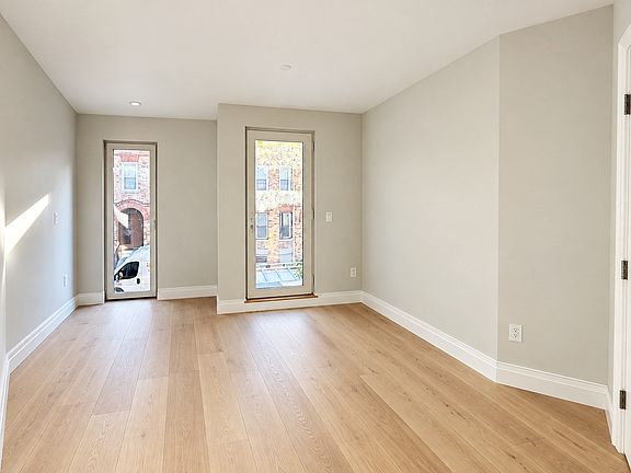 3rd image of 27 Kenilworth St #6
