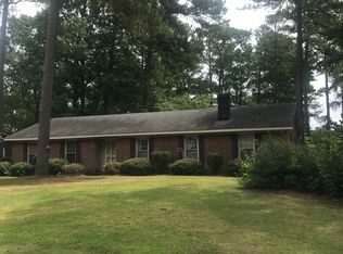 2201 Tanglewood Dr, Kinston, NC 28504