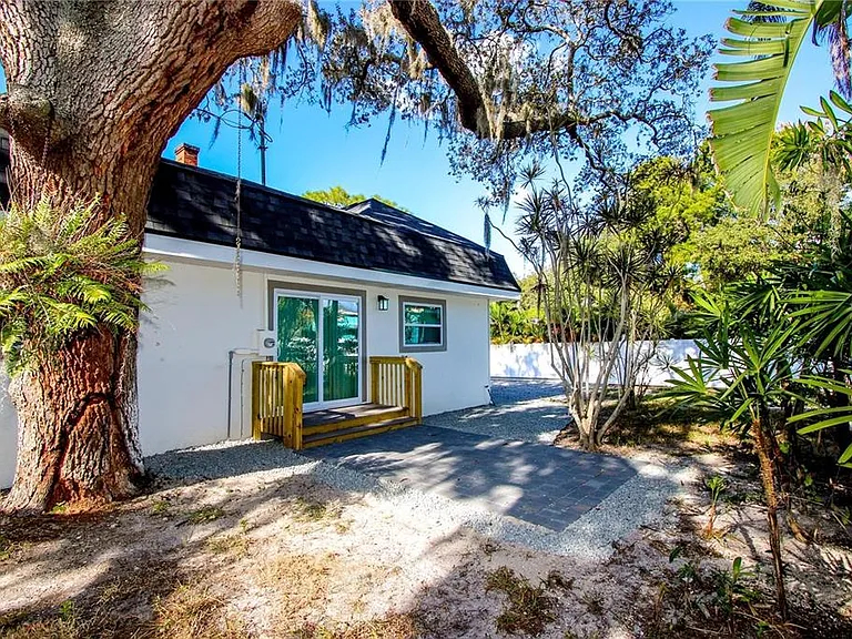 3710 De Soto Blvd — Photo 19