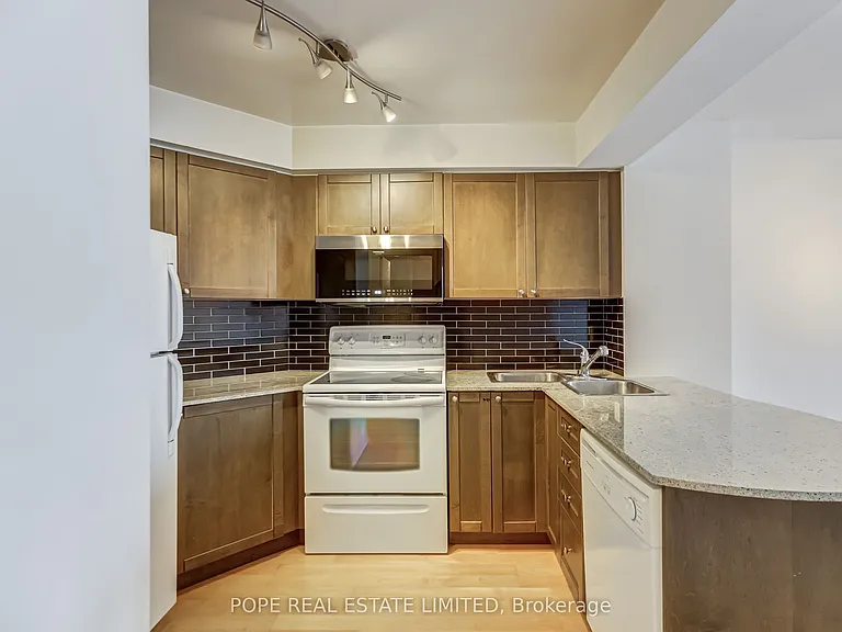763 Bay St #713 — Photo 5