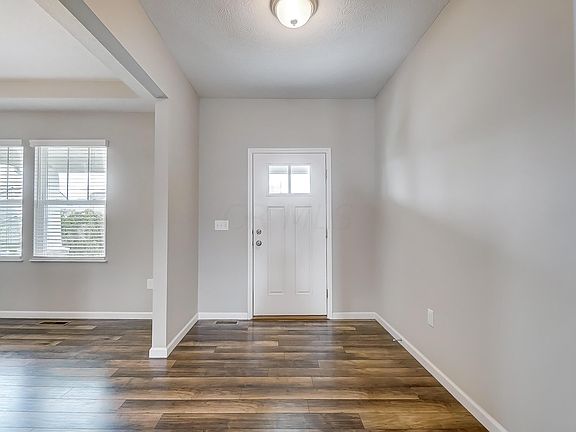 5th image of 173 Crimson Dr