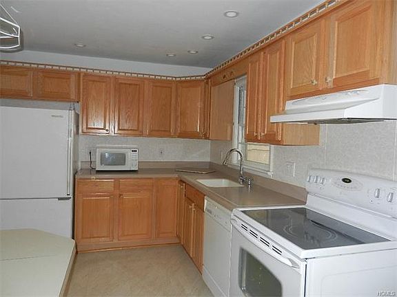 5th image of 28 Birch Dr