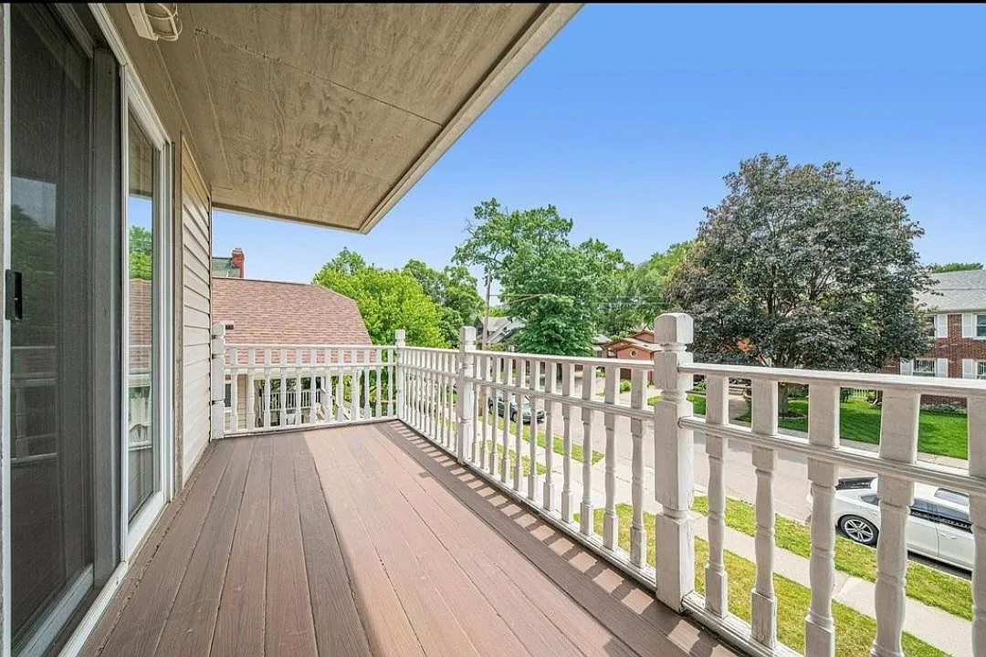 3 bed, 1366 sqft, $2,600 — Photo 4