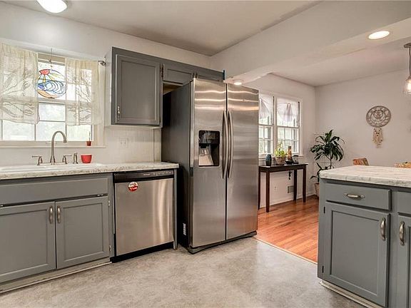 3rd image of 9206 W 98th Ter