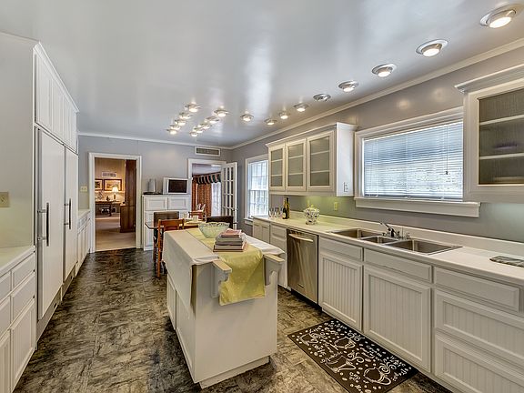 4th image of 4445 Rolling Hills Dr