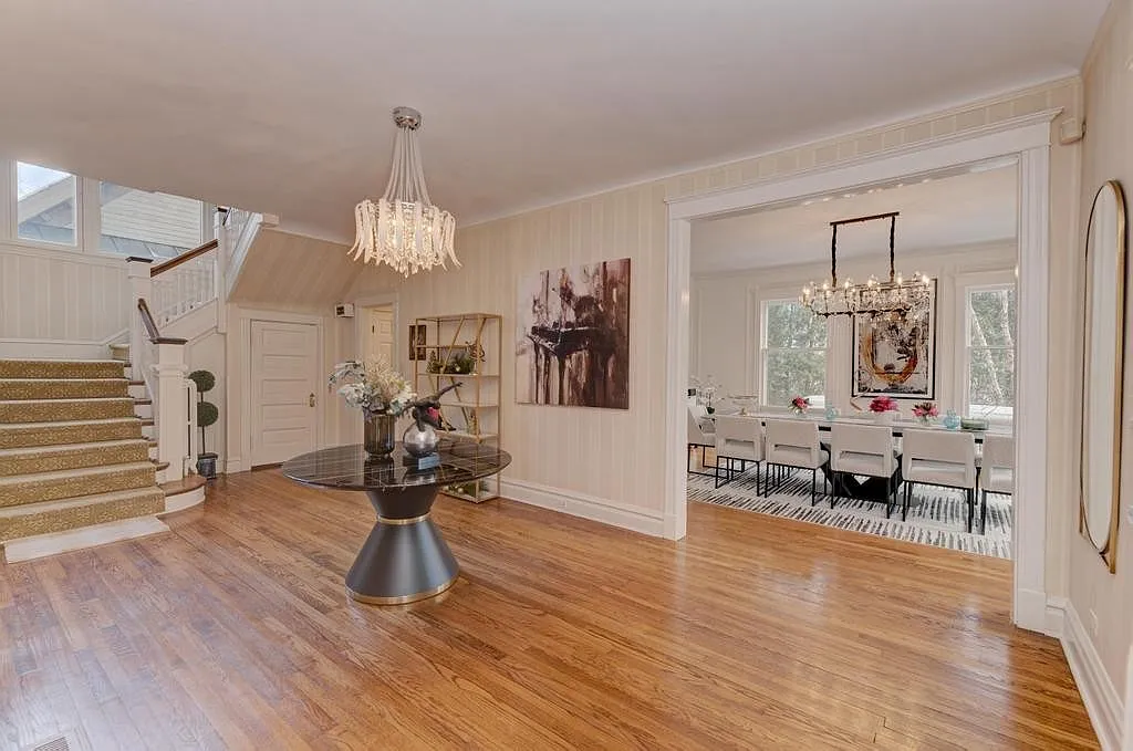 6 bed, 6.0 bath, 6900 sqft, $12,000 — Photo 3