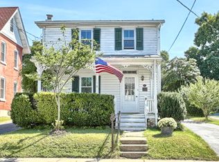 19 W Main St, Elverson, PA 19520