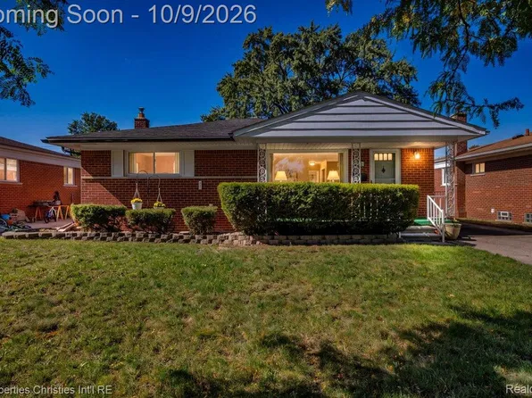 8241 N Henry Ruff Rd, Westland, MI 48185