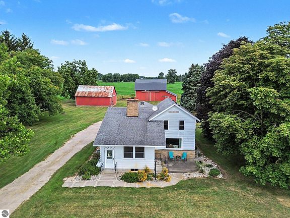 2nd image of 2858 W Buchanan Rd