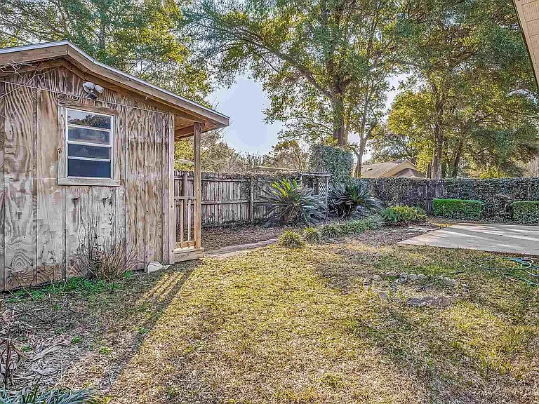 1108 Simpson St — Photo 36