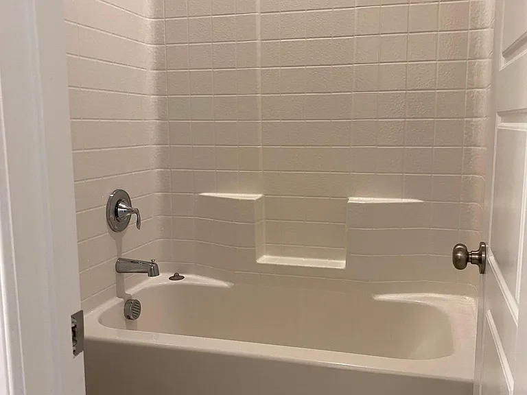 124 Tree Hill Ln — Photo 15