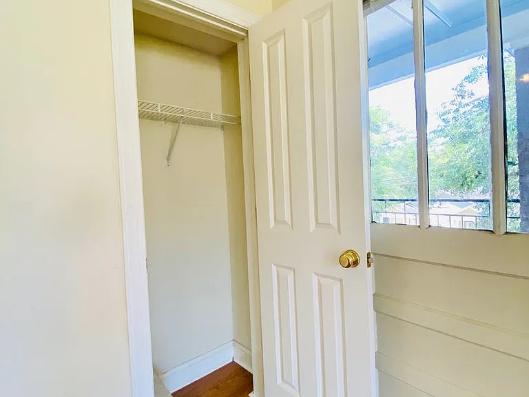 328 N Madison St — Photo 24