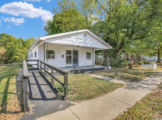 703 S Spruce St, Villa Grove, IL 61956