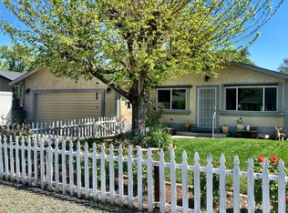 2799 Robert Ct, Redding, CA 96002