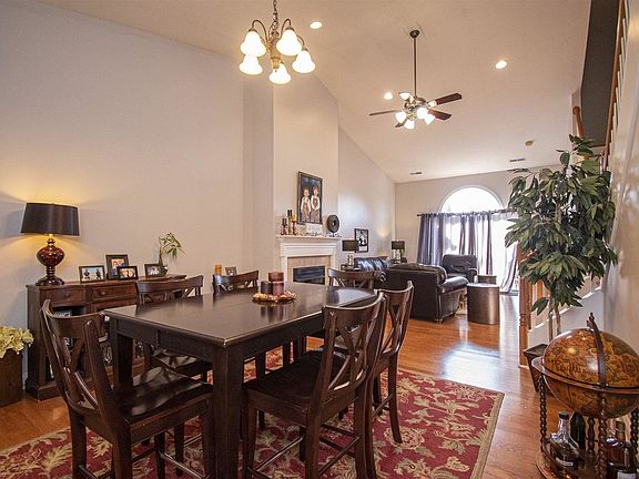 3rd image of 170 Tall Oak Blvd