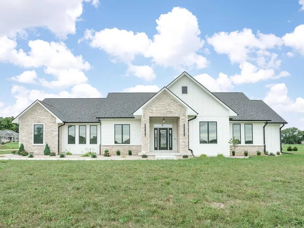 5143 N Brownwood Dr, Janesville, WI 53545