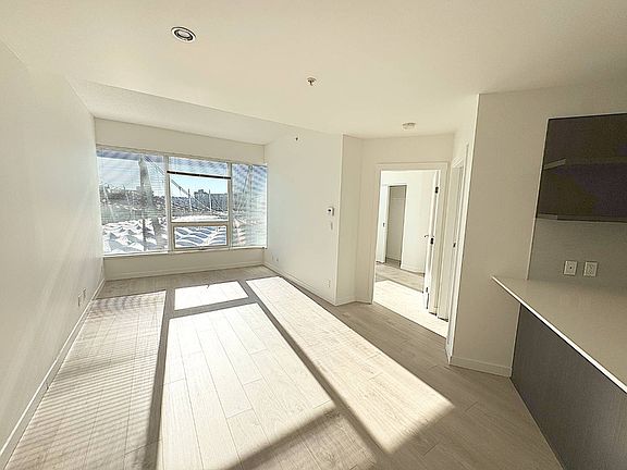 3rd image of 97 W Georgia St #1918