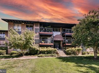 210 Park Terrace Ct SE APT 62, Vienna, VA 22180