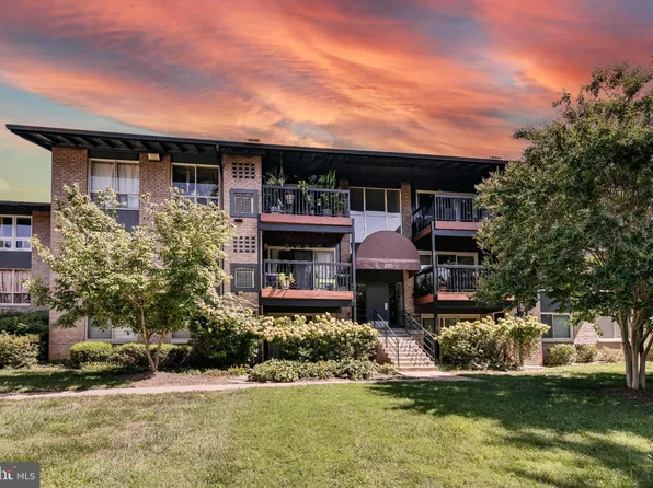 210 Park Terrace Ct SE APT 62, Vienna, VA 22180