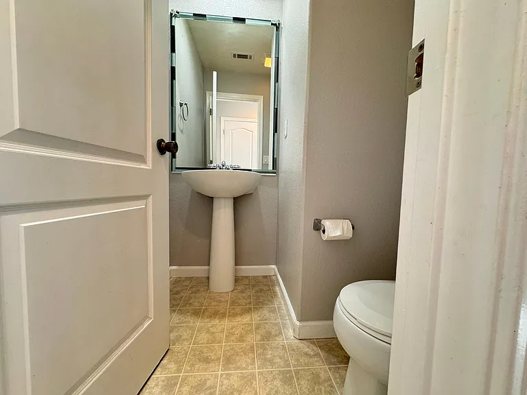 2451 Hanson Dr — Photo 15