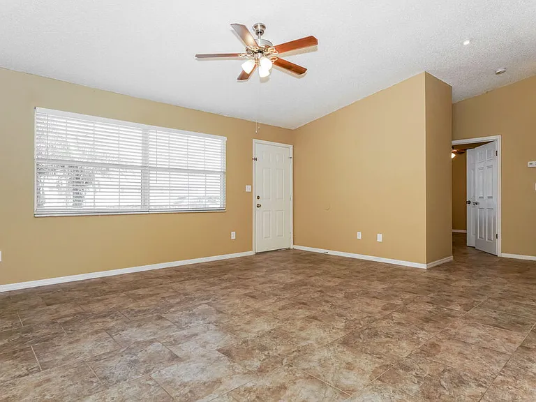 1539 Lafayette Ave — Photo 5